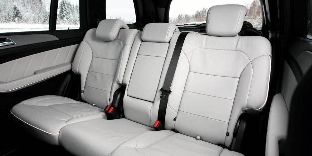 SUV-LIMO: GL er enorm på alle måter. Benplassen i baksetet meget god, akkurat som bagasjeromsplassen. To seter kan vippes opp til en tredje seterad og gjør GL til en syvseter. SUV-LIMO: GL er enorm på alle måter. Benplassen i baksetet meget god, akkurat som bagasjeromsplassen. To seter kan vippes opp til en tredje seterad og gjør GL til en syvseter.