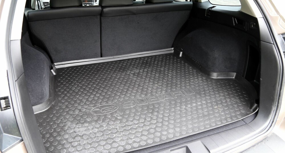 FAMILIEPLASS: Både i bagasjerom og baksetet har Subaru Outback nok plass til å blande seg inn i storbilklassen. FAMILIEPLASS: Både i bagasjerom og baksetet har Subaru Outback nok plass til å blande seg inn i storbilklassen.