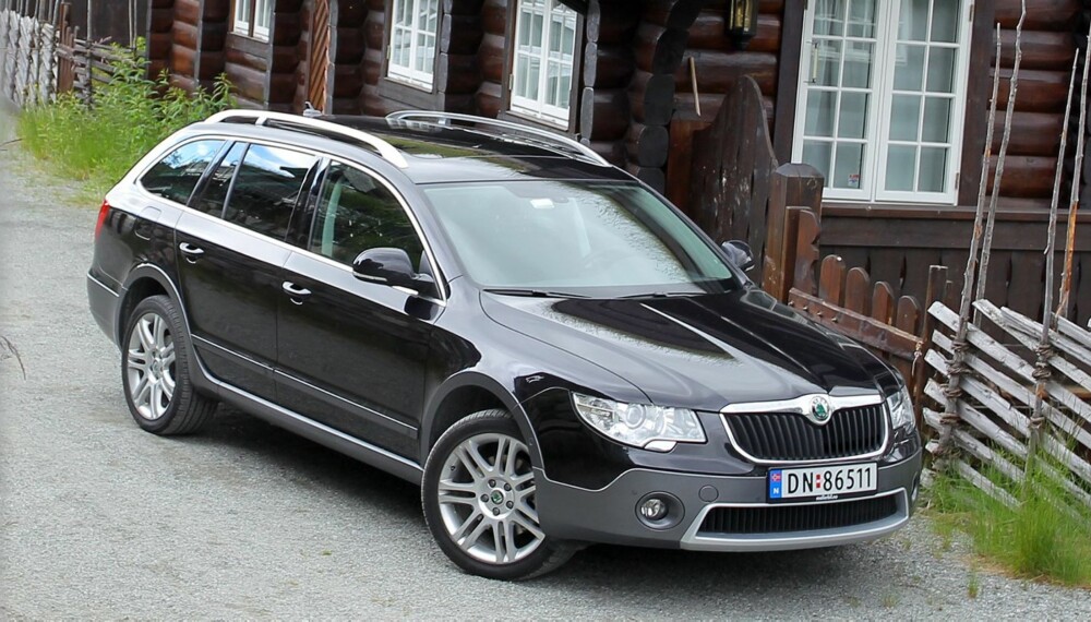 HYTTEDRØMMEN: Skoda Superb 4Drive frir til deg som drømmer om en Audi A6 Allroad, men ikke har råd. HYTTEDRØMMEN: Skoda Superb 4Drive frir til deg som drømmer om en Audi A6 Allroad, men ikke har råd.