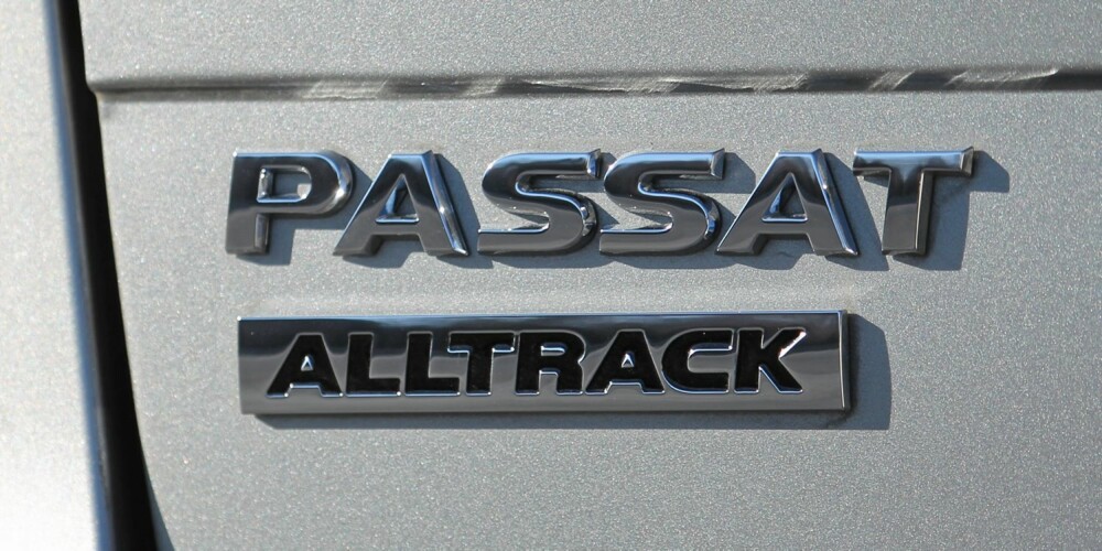 NYTT NAVN: Volkswagen har tidligere brukt Cross-betegnelsen for hevede og lett SUV-pyntede modeller. Det holdt ikke da Passat skulle ""crosses"" opp, for den heter Alltrack. Den norske importøren forventer storsalg. FOTO: Terje Bjørnsen NYTT NAVN: Volkswagen har tidligere brukt Cross-betegnelsen for hevede og lett SUV-pyntede modeller. Det holdt ikke da Passat skulle ""crosses"" opp, for den heter Alltrack. Den norske importøren forventer storsalg. FOTO: Terje Bjørnsen