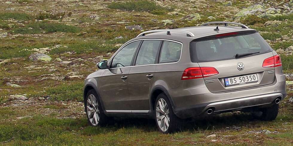 ULENDT TERRENG: Alltrack har firehjulstrekk og høyere bakkeklaring, men skal neppe overvurdere offroad-egenskapene. FOTO: Petter Handeland ULENDT TERRENG: Alltrack har firehjulstrekk og høyere bakkeklaring, men skal neppe overvurdere offroad-egenskapene. FOTO: Petter Handeland