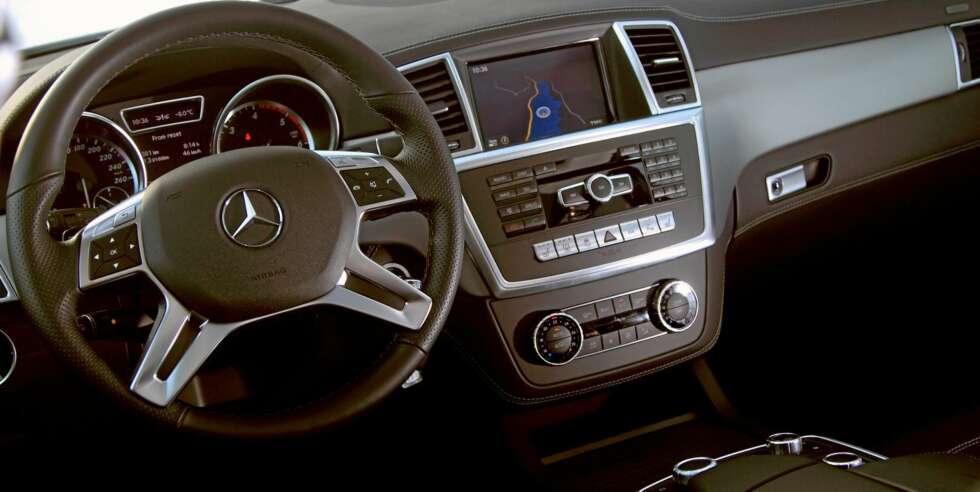 RYDDIG: Mercedes ML 250 BlueTec gir en avslappet kjøreopplevelse. Instrumentene er lette å bruke og har et ryddig oppsett. FOTO: Egil Nordlien, HM Foto RYDDIG: Mercedes ML 250 BlueTec gir en avslappet kjøreopplevelse. Instrumentene er lette å bruke og har et ryddig oppsett. FOTO: Egil Nordlien, HM Foto