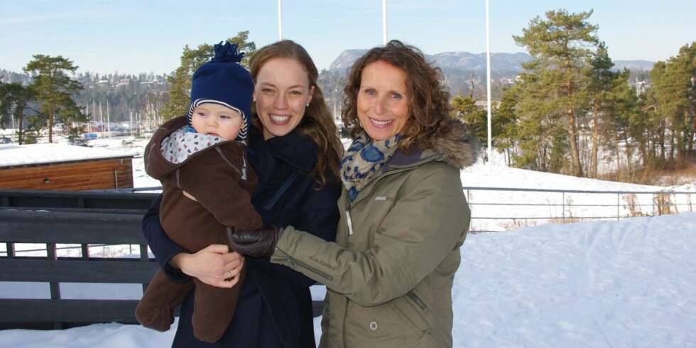 ÅRETS JORDMOR 2012: Forslagsstiller Tonje Fingalsen Istad med sønnen Ulrik (8 md.) og Årets jordmor 2012, Gunvor Tungesvik Langseth. ÅRETS JORDMOR 2012: Forslagsstiller Tonje Fingalsen Istad med sønnen Ulrik (8 md.) og Årets jordmor 2012, Gunvor Tungesvik Langseth.