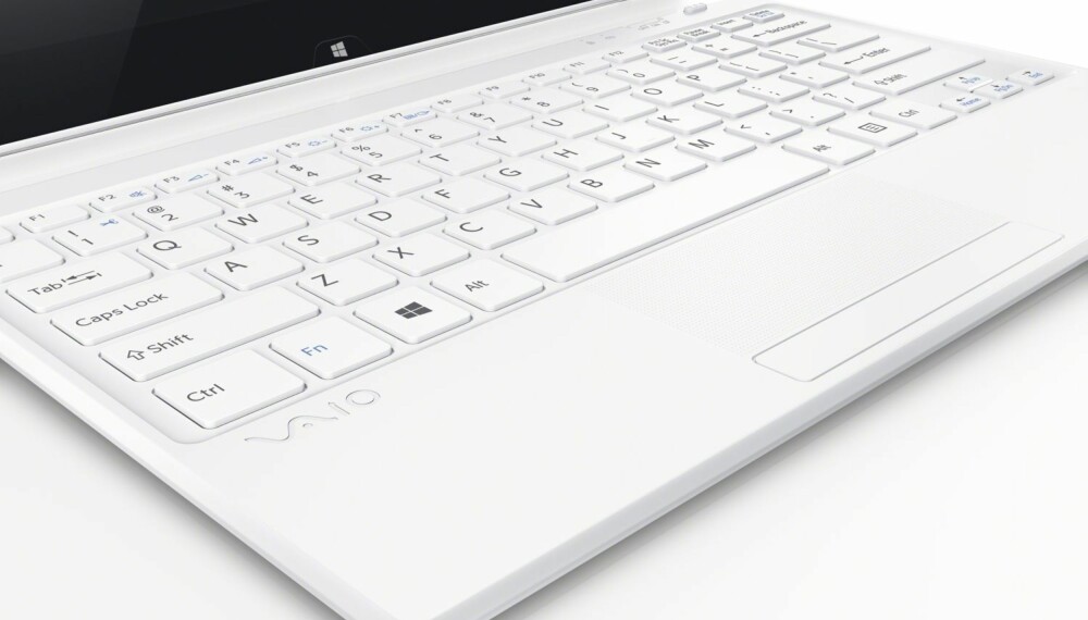 IKKE BRA: Vi liker ikke den tastaturløsningen Sony har valgt for Tap 11. Det ligger dårlig på underlaget og sklir lett. IKKE BRA: Vi liker ikke den tastaturløsningen Sony har valgt for Tap 11. Det ligger dårlig på underlaget og sklir lett.