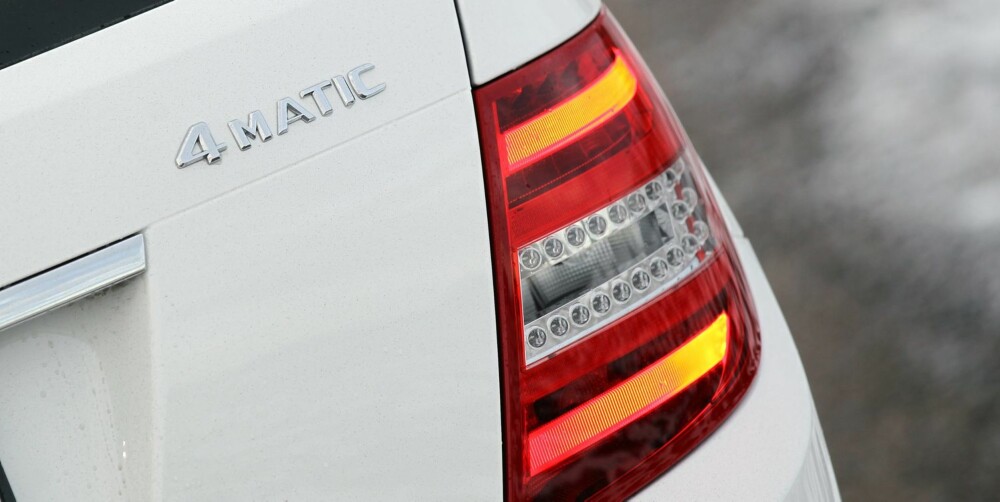 100 000 BILLIGERE: Tidligere var 250-motoren eneste alternativ dersom du ønsket diesel, automat og firehjulsdrift. Med 220-motoren som nå er tilgjengelig, faller prisen med over 100 000 kroner. 100 000 BILLIGERE: Tidligere var 250-motoren eneste alternativ dersom du ønsket diesel, automat og firehjulsdrift. Med 220-motoren som nå er tilgjengelig, faller prisen med over 100 000 kroner.