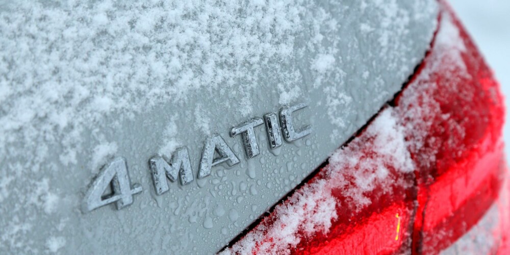 TRIVES PÅ SNØ: 4Matic-systemet i de minste Mercedes-modellene kobles automatisk inn ved behov, men gjør jobben på en overbevisende måte. TRIVES PÅ SNØ: 4Matic-systemet i de minste Mercedes-modellene kobles automatisk inn ved behov, men gjør jobben på en overbevisende måte.