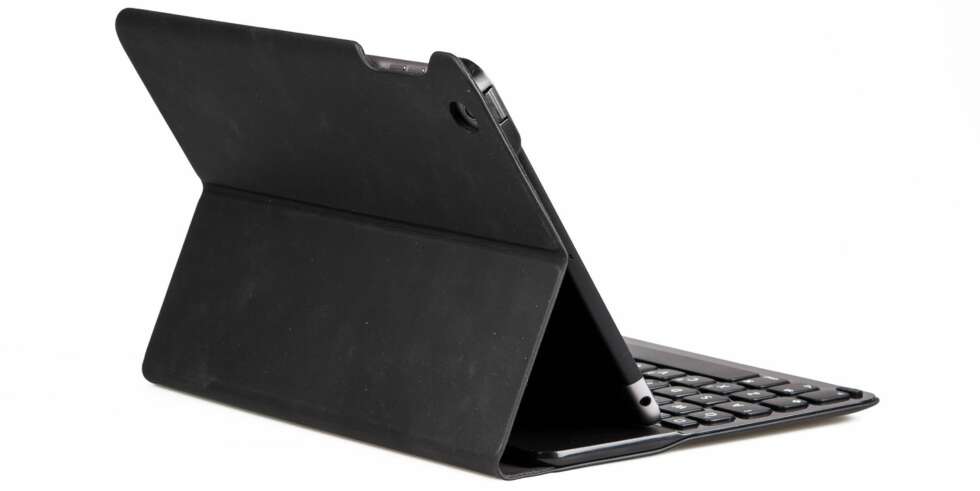 EN STILLING: Logitech Ultrathin Keyboard Folio for iPad Air har bare en innstilling for hvor skrått skjermen kan stå. EN STILLING: Logitech Ultrathin Keyboard Folio for iPad Air har bare en innstilling for hvor skrått skjermen kan stå.