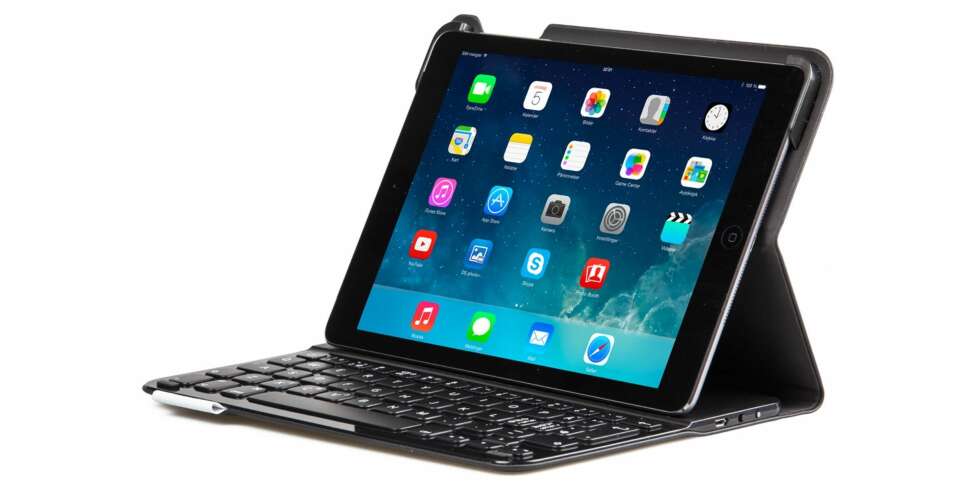 LEKKERT: iPad-tastaturet til Logitech er lekkert, men vi blir ikke helt komfortable med den litt skeive skrivestillingen. LEKKERT: iPad-tastaturet til Logitech er lekkert, men vi blir ikke helt komfortable med den litt skeive skrivestillingen.