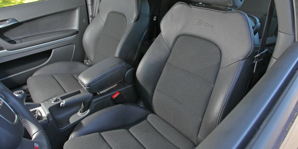 SITTER GODT: Alle utgavene av Audi A3 har gode seter og sittestilling. I S-line varianten har du de sportsligste setene og det strammeste understellsoppsettet. SITTER GODT: Alle utgavene av Audi A3 har gode seter og sittestilling. I S-line varianten har du de sportsligste setene og det strammeste understellsoppsettet.