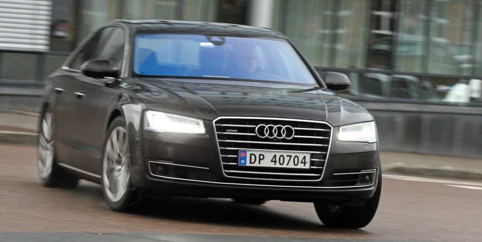 ALFAHANN: I Audi A8 glemmer du aldri at du har enorme krefter til rådighet. ALFAHANN: I Audi A8 glemmer du aldri at du har enorme krefter til rådighet.