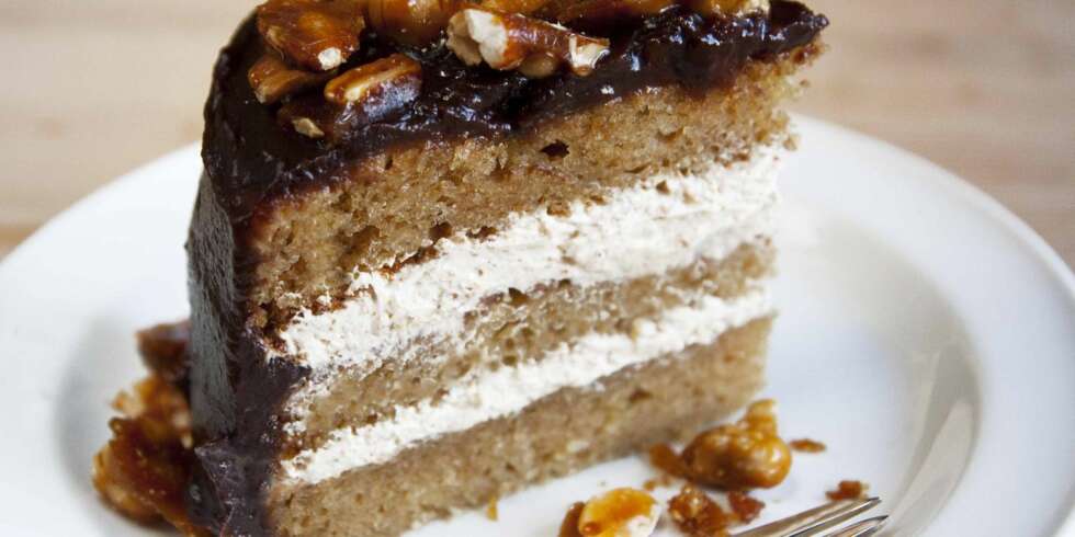 ELVISKAKE: Elvis skal visstnok ha vært veldig glad i både banan og peanøttsmør. Prøv det sammen i denne kaken, hverken inneholder melk eller egg. Den kan også gjøres glutenfri, ved å bytte melet med rismel eller glutenfri melblanding. ELVISKAKE: Elvis skal visstnok ha vært veldig glad i både banan og peanøttsmør. Prøv det sammen i denne kaken, hverken inneholder melk eller egg. Den kan også gjøres glutenfri, ved å bytte melet med rismel eller glutenfri melblanding.