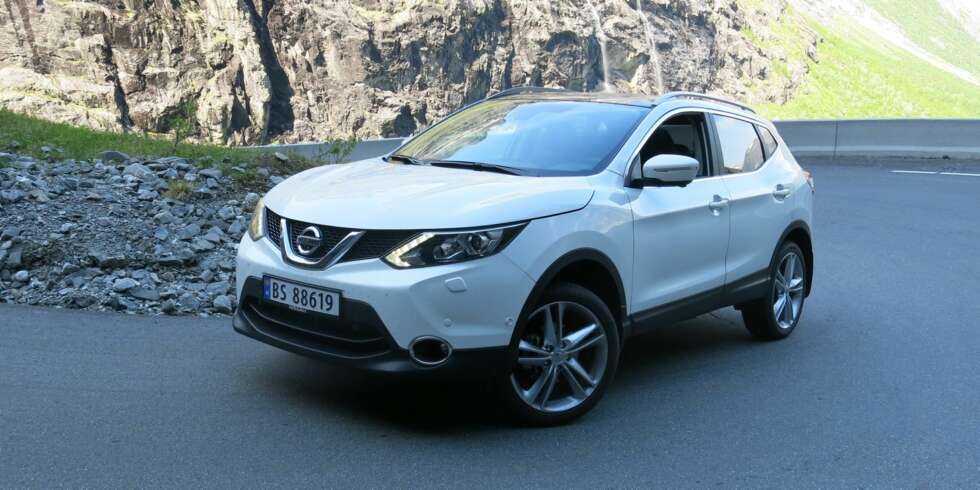BILTEST: Pris og utstyr står til terningkast 6. Prismessig starter Nissan Qashqai 1,2 DIG-T på hyggelige 239 000 kroner, mens den fullspekkede Teknaversjonen koster fra 293 000 kroner. Da får du mye fornuftig familiebil for pengene. BILTEST: Pris og utstyr står til terningkast 6. Prismessig starter Nissan Qashqai 1,2 DIG-T på hyggelige 239 000 kroner, mens den fullspekkede Teknaversjonen koster fra 293 000 kroner. Da får du mye fornuftig familiebil for pengene.