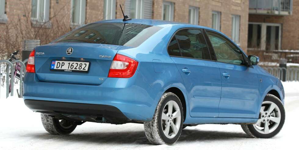 LITEN OCTAVIA: Rapid kan fort forveksles med en Octavia sedan. Ny Octavia er like rundt hjørnet, og den blir vesentlig større. LITEN OCTAVIA: Rapid kan fort forveksles med en Octavia sedan. Ny Octavia er like rundt hjørnet, og den blir vesentlig større.