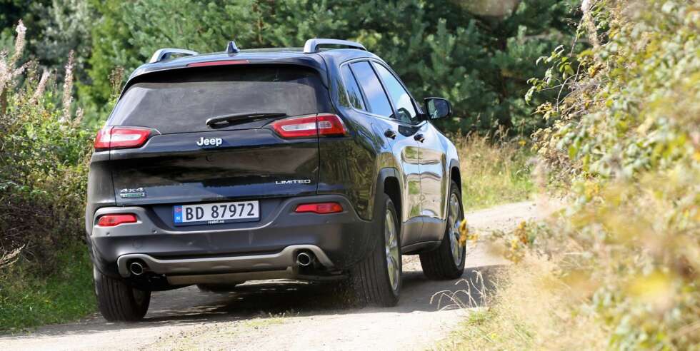 FIN TIL RØFT: Vi tipper Jeep Cherokee blir en ""fin-SUV"" til de som bruker bilen under litt røffere forhold. FIN TIL RØFT: Vi tipper Jeep Cherokee blir en ""fin-SUV"" til de som bruker bilen under litt røffere forhold.
