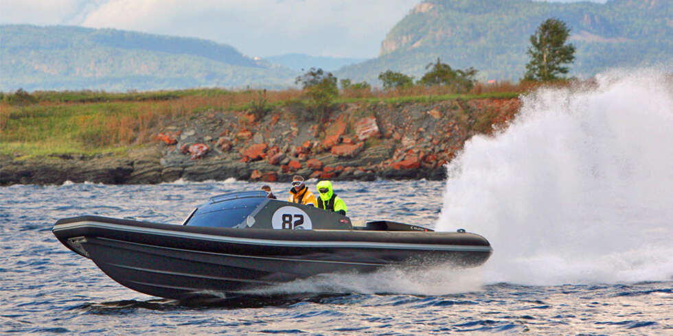 PÅ JAKT: Goldfish 36 P1 Supersport brukes av forsvaret på jakt etter sjørøvere i Adenbukta Selv jaget vi bare godfølelsen på vår testtur i Oslofjorden PÅ JAKT: Goldfish 36 P1 Supersport brukes av forsvaret på jakt etter sjørøvere i Adenbukta Selv jaget vi bare godfølelsen på vår testtur i Oslofjorden