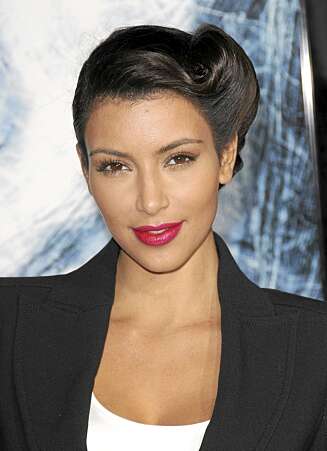 ÉN TING AV GANGEN:Kim Kardashian med et par perfekte røde lepper og nedtonede øyne er prakteksempelet på hvordan det skal gjøres. ÉN TING AV GANGEN:Kim Kardashian med et par perfekte røde lepper og nedtonede øyne er prakteksempelet på hvordan det skal gjøres.