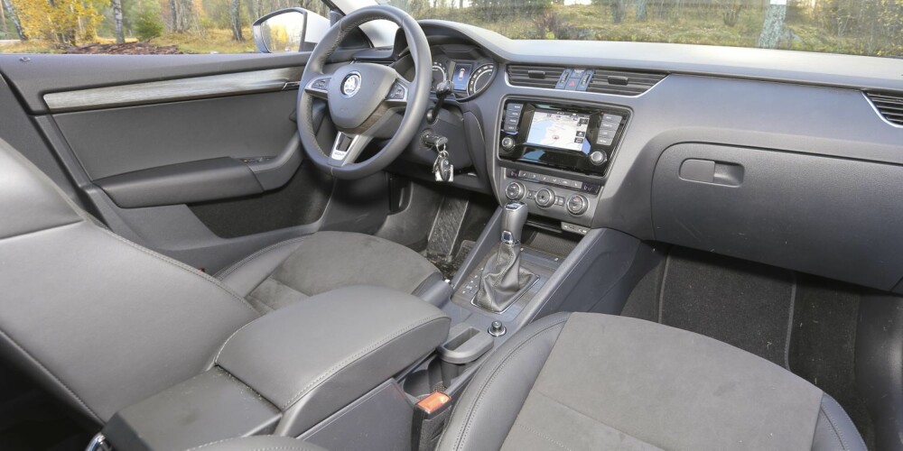 HELT NORMALT: Innvendig er Skoda Octavia Scout nesten helt lik en normalutgave av Octavia. HELT NORMALT: Innvendig er Skoda Octavia Scout nesten helt lik en normalutgave av Octavia.