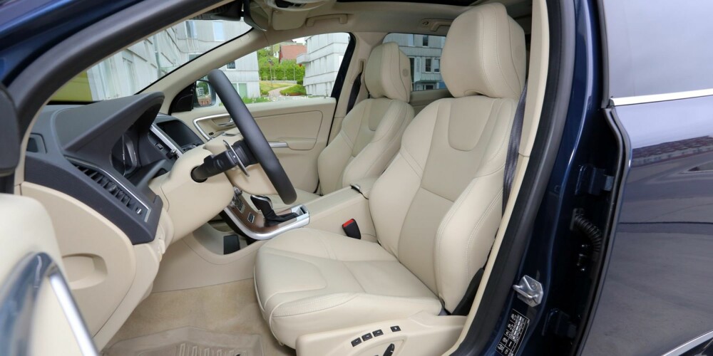 KLASSE: Volvo er kjent for sine nydelige seter, og i R-versjonen av XC60 finner du noen av de aller beste. KLASSE: Volvo er kjent for sine nydelige seter, og i R-versjonen av XC60 finner du noen av de aller beste.