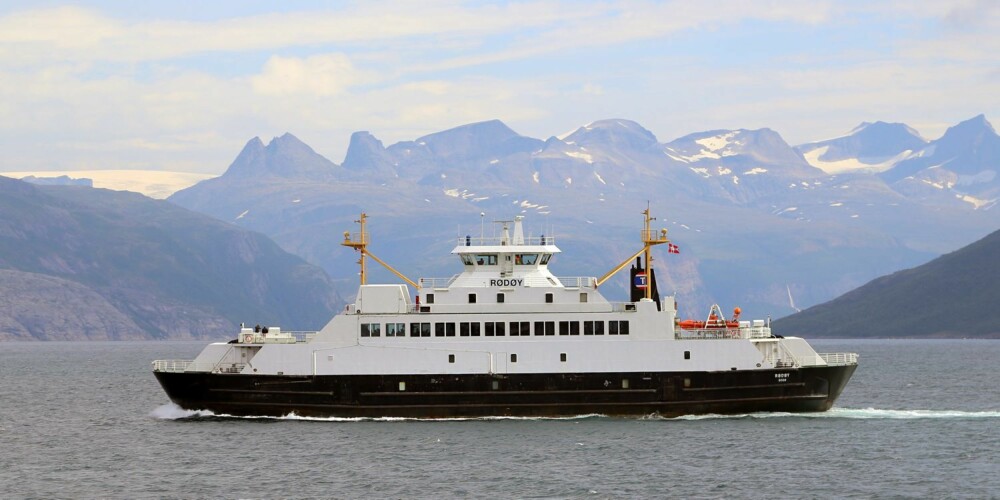 PÅ FJORDEN: Seks fergeturer blir på vår ferd langs Kystriksveien. Den timelange turen mellom Jektvik og Kilboghavn er en av de fineste. PÅ FJORDEN: Seks fergeturer blir på vår ferd langs Kystriksveien. Den timelange turen mellom Jektvik og Kilboghavn er en av de fineste.
