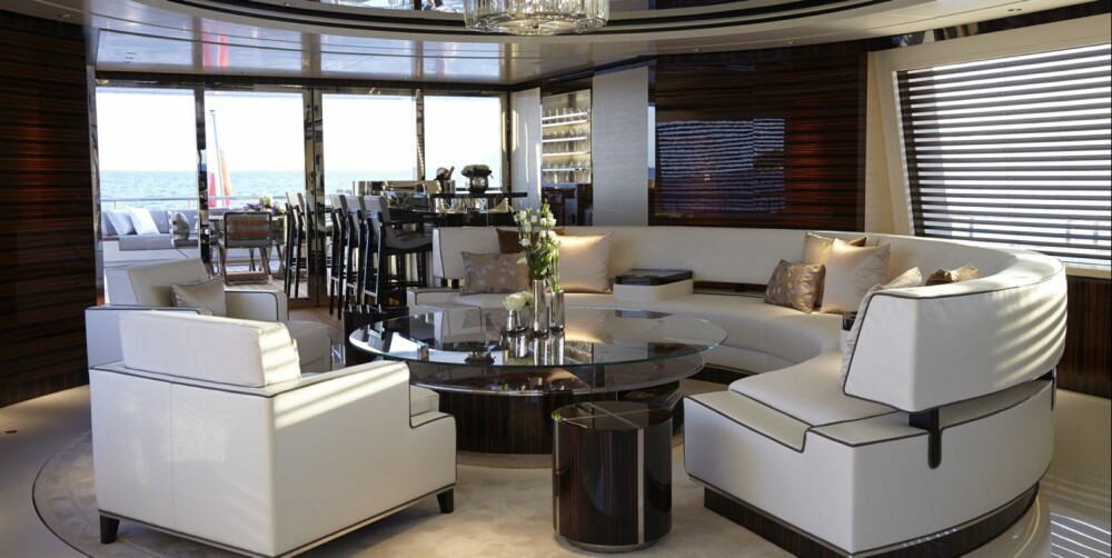 HOVED-LOUNGE: Alle yachter med respekt for seg selv må ha en lounge. Slik har de løst saken her. FOTO: Feadship HOVED-LOUNGE: Alle yachter med respekt for seg selv må ha en lounge. Slik har de løst saken her. FOTO: Feadship