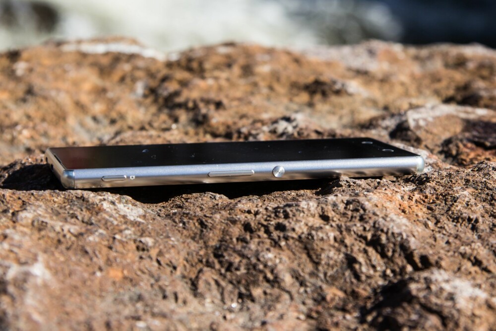AVRUNDET: Sony Xperia Z3+ har fått en litt mer avrundet form og overflaten er blitt mer glossy. AVRUNDET: Sony Xperia Z3+ har fått en litt mer avrundet form og overflaten er blitt mer glossy.