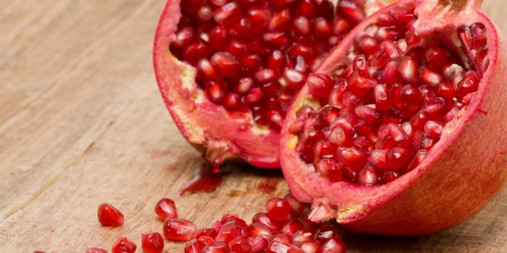 FRUKTEN KROPPEN ELSKER: Granateple inneholder ti ganger mer antioksidanter enn appelsiner og nesten 40 ganger mer enn epler. FRUKTEN KROPPEN ELSKER: Granateple inneholder ti ganger mer antioksidanter enn appelsiner og nesten 40 ganger mer enn epler.