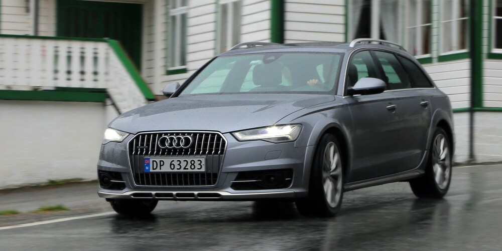BEDRE: Noen mener at en stor SUV er en ideell norgesbil. Vi tror at Audi A6 Allroad kan være et bedre valg for mange. Visst er den dyr, men den er rimeligere enn en stor SUV med tilsvarende motor. Ikke minst er den lettere, raskere og smidigere. I offroadmodus har den like god bakkeklaring som flere av SUV-ene. BEDRE: Noen mener at en stor SUV er en ideell norgesbil. Vi tror at Audi A6 Allroad kan være et bedre valg for mange. Visst er den dyr, men den er rimeligere enn en stor SUV med tilsvarende motor. Ikke minst er den lettere, raskere og smidigere. I offroadmodus har den like god bakkeklaring som flere av SUV-ene.