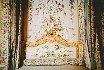 MARI ANTOINETTE SI SENG: - Eg låg i soveposen og las ein biografi om Marie Antoinette og drøymte om ei tid før internett. MARI ANTOINETTE SI SENG: - Eg låg i soveposen og las ein biografi om Marie Antoinette og drøymte om ei tid før internett.