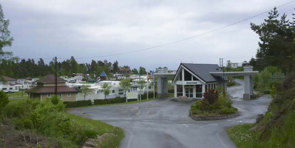 Inngangspartiet mer enn antyder at dette er en stascampingplass. Inngangspartiet mer enn antyder at dette er en stascampingplass.