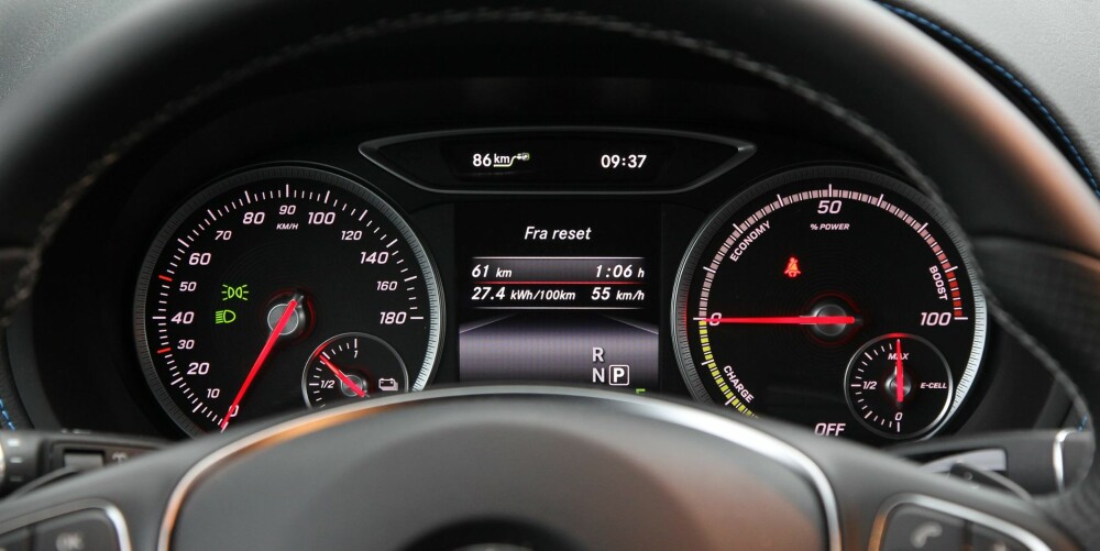 HØYT FORBRUK: I motorveifart spretter strømforbruket til værs. Gjennomsnittsforbruket i vår elbil-testrunde landet til gjengjeld på 16,8 kWh/100 km. HØYT FORBRUK: I motorveifart spretter strømforbruket til værs. Gjennomsnittsforbruket i vår elbil-testrunde landet til gjengjeld på 16,8 kWh/100 km.