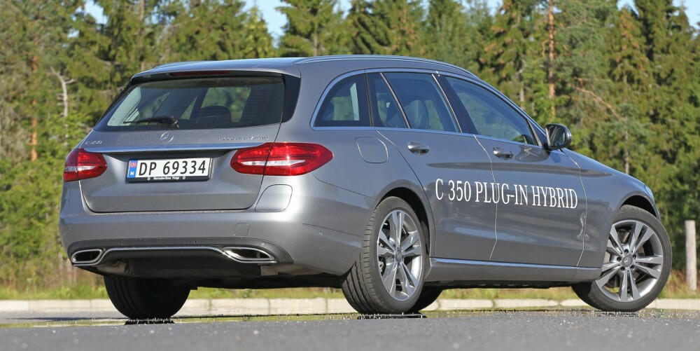KRAFTVERK: Mercedes C350e går som en kule. Totaleffekten i hybridsystemet er 279 hestekrefter og 600 Newtonmeter, og i måler 0-100 km/t på 5,9 sekunder. KRAFTVERK: Mercedes C350e går som en kule. Totaleffekten i hybridsystemet er 279 hestekrefter og 600 Newtonmeter, og i måler 0-100 km/t på 5,9 sekunder.