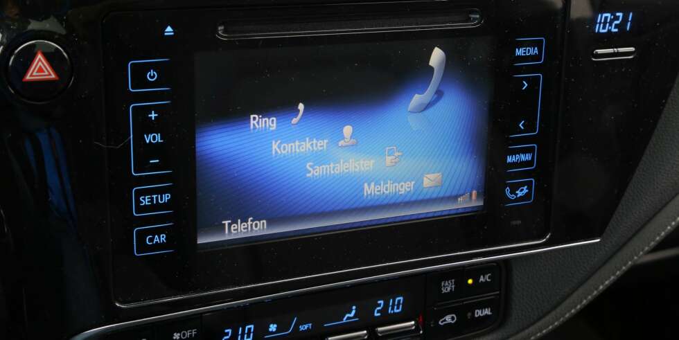 SMART BETJENING: Den nye touchskjermen i Toyota Auris er en klar forbedring, både med tanke på grafikk og betjening. SMART BETJENING: Den nye touchskjermen i Toyota Auris er en klar forbedring, både med tanke på grafikk og betjening.