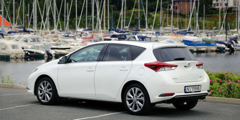 KANT I KANT: Utseendemessig er det små endringer på Toyota Auris. KANT I KANT: Utseendemessig er det små endringer på Toyota Auris.