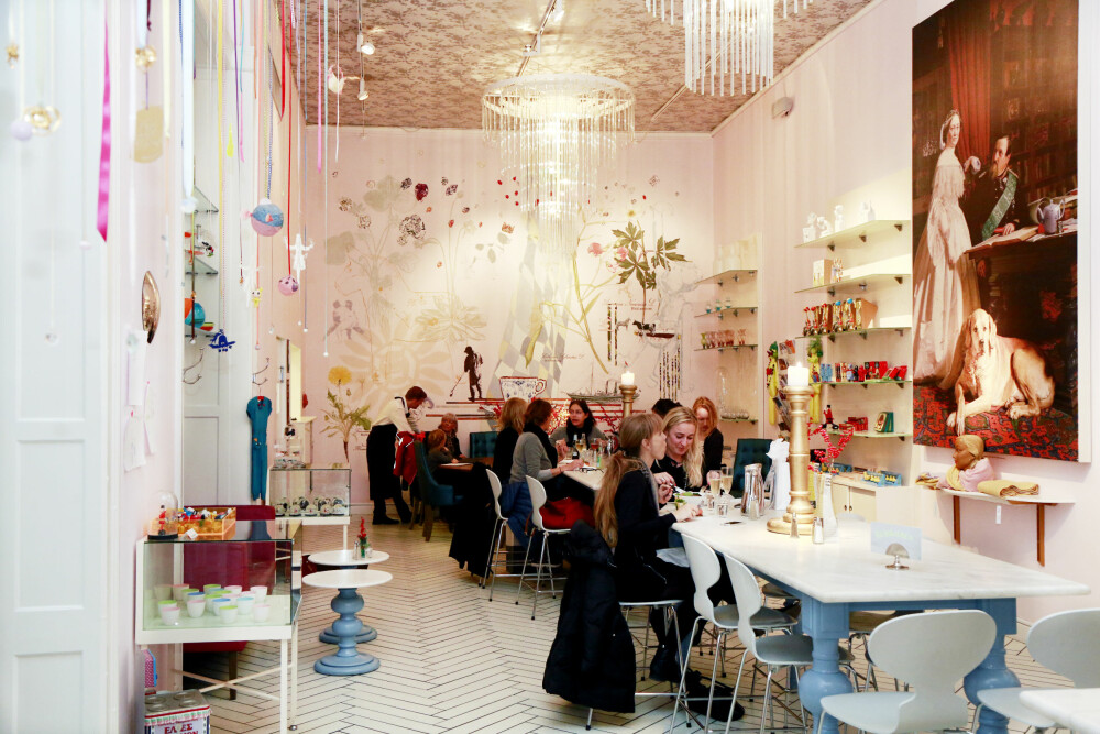 FEMININT: Er du glad i mat og interiør er Royal Smushi Cafe på Strøget, i København stedet for deg. FEMININT: Er du glad i mat og interiør er Royal Smushi Cafe på Strøget, i København stedet for deg.
