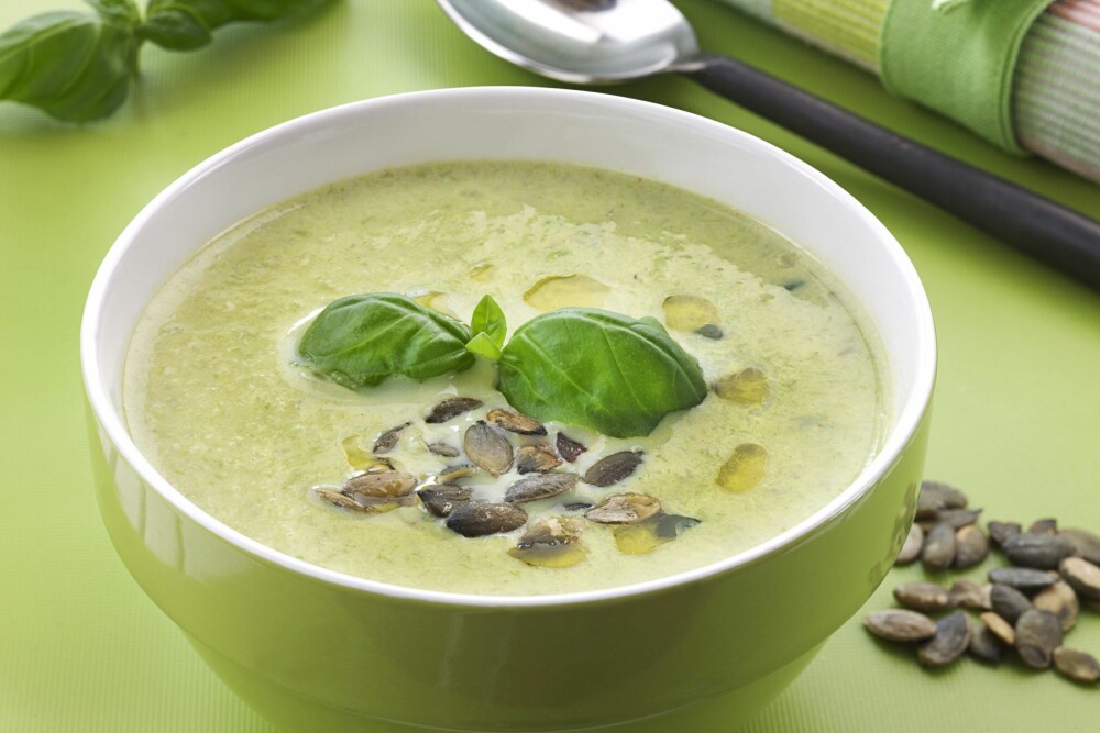 SUPPE 7: Lett, grønn aspargessuppe. FOTO: Svein Brimi SUPPE 7: Lett, grønn aspargessuppe. FOTO: Svein Brimi