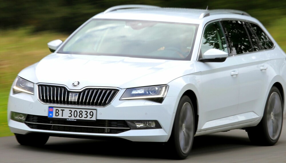 GOD DEBUT: Nye Superb ble lansert så sent som i høst, men har allerede rukket å bli en favoritt. Tre modeller med terningkast seks vitner om at Skoda nok en gang har truffet blink. GOD DEBUT: Nye Superb ble lansert så sent som i høst, men har allerede rukket å bli en favoritt. Tre modeller med terningkast seks vitner om at Skoda nok en gang har truffet blink.