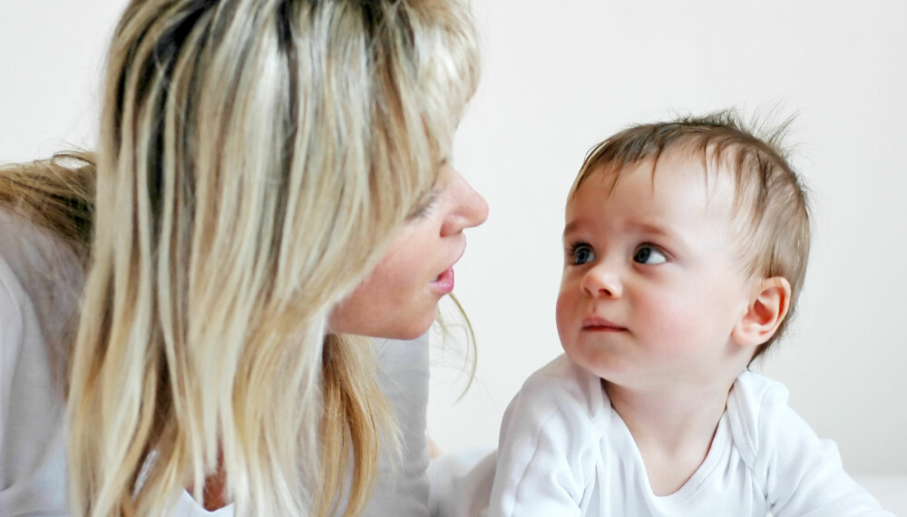 SNAKK MED BABYEN: Samtalene med babyen din bør starte fra dag én, mener ekspertene. SNAKK MED BABYEN: Samtalene med babyen din bør starte fra dag én, mener ekspertene.
