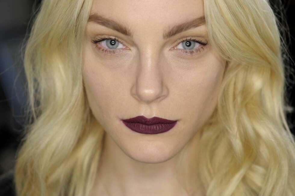 SMÅ ØYNE: Mange med små øyne styrer unna flytende eyeliner, men det trenger du ikke, ifølge sminkeekspert Tove Eggen. SMÅ ØYNE: Mange med små øyne styrer unna flytende eyeliner, men det trenger du ikke, ifølge sminkeekspert Tove Eggen.