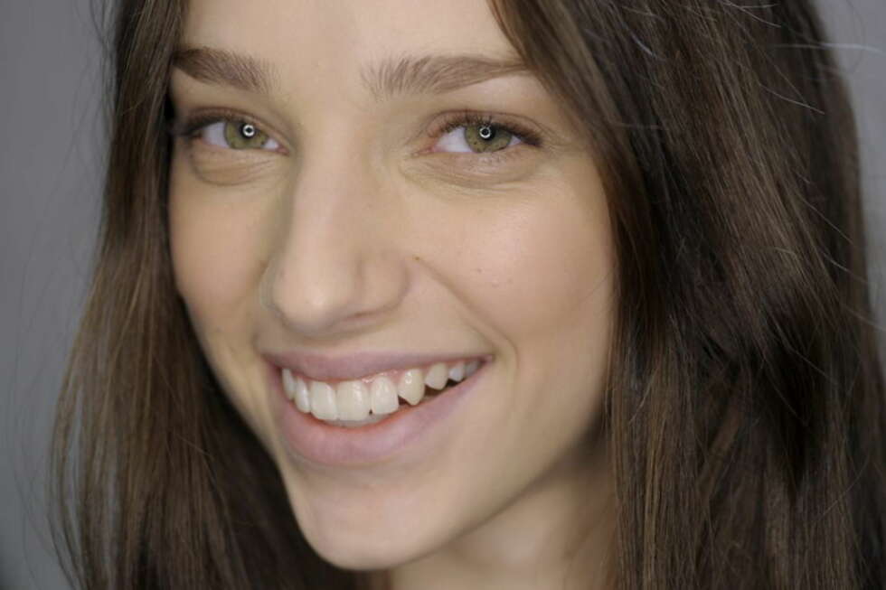 RYNKETE ØYELOKK: Dette er det mange av oss som har, og det er helt vanlig. Trikset er å bruke en kort og stiv felttip eyeliner. RYNKETE ØYELOKK: Dette er det mange av oss som har, og det er helt vanlig. Trikset er å bruke en kort og stiv felttip eyeliner.