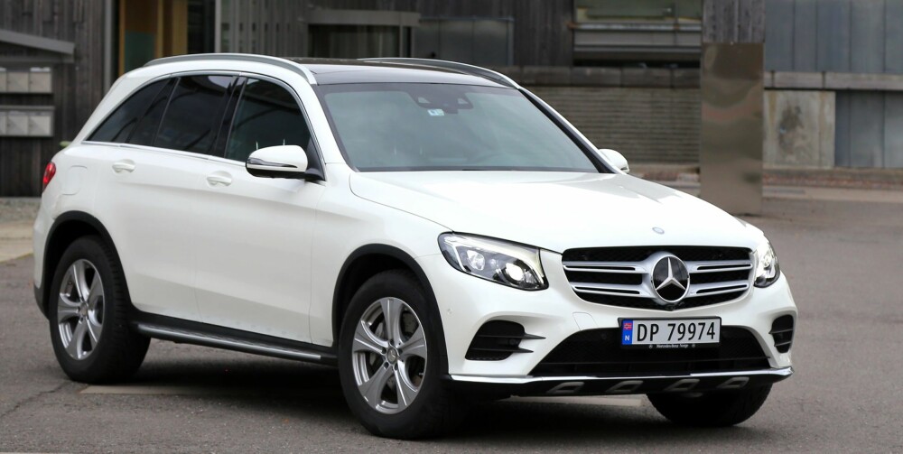 CROSSOVER: Forgjengeren GLK var kantete. Mercedes GLC er i stedet avrundet på crossovervis. Det er en typisk designtrend for moderne SUV-er. CROSSOVER: Forgjengeren GLK var kantete. Mercedes GLC er i stedet avrundet på crossovervis. Det er en typisk designtrend for moderne SUV-er.