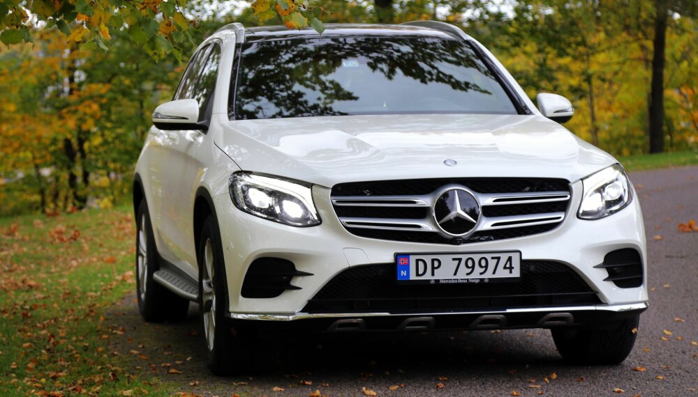 TIL HEVING: Mercedes GLC kan kalles SUV-utgaven av C-klasse. Designen er uten sjenanse - fronten breier seg ut og buler opp. Stjerna i grillen er stor som en middagstallerken. TIL HEVING: Mercedes GLC kan kalles SUV-utgaven av C-klasse. Designen er uten sjenanse - fronten breier seg ut og buler opp. Stjerna i grillen er stor som en middagstallerken.