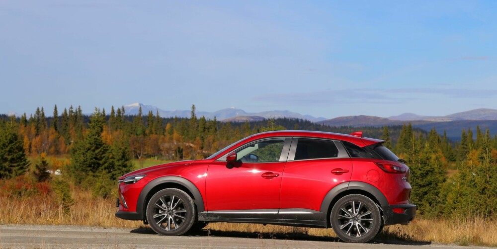 SUV-EREN: Mazda kaprer to plasser på topplisten, og de gjør det med to SUVer. Det er ikke rart CX-3 (bildet) og CX-5 selger som varmt hvetebrød. SUV-EREN: Mazda kaprer to plasser på topplisten, og de gjør det med to SUVer. Det er ikke rart CX-3 (bildet) og CX-5 selger som varmt hvetebrød.