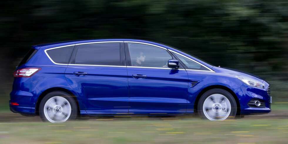 KOMFORT: Ford S-Max er en prima langtursbil. Komfortnivået er høyt, og den har masse plass til passasjerer og bagasje. KOMFORT: Ford S-Max er en prima langtursbil. Komfortnivået er høyt, og den har masse plass til passasjerer og bagasje.