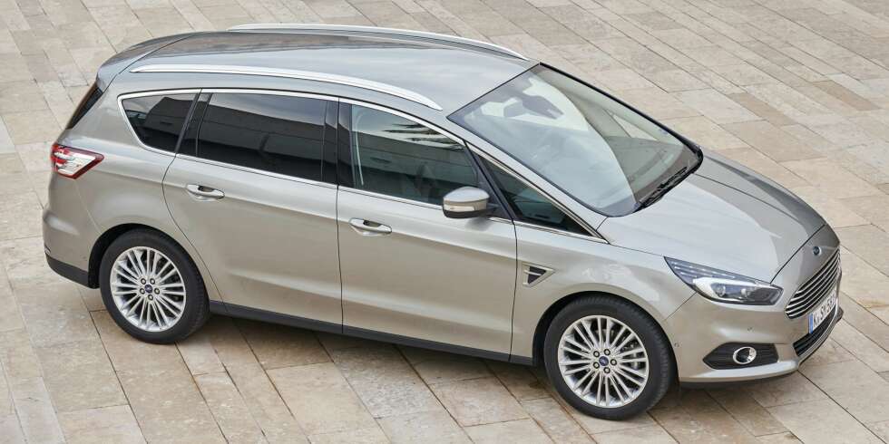 FORM OG FUNKSJON: Grunnformen til den nye Ford S-Max er temmelig lik forgjengerens. Likevel er det ikke forvekslingsfare mellom ny og gammel. FORM OG FUNKSJON: Grunnformen til den nye Ford S-Max er temmelig lik forgjengerens. Likevel er det ikke forvekslingsfare mellom ny og gammel.