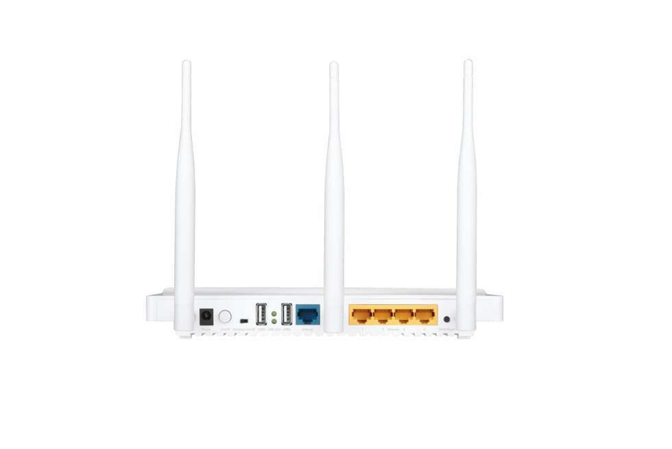 BAKSIDEN: I tillegg til de vanlige LAN- og WAN-portene og to USB 2.0-porter, er det også gjort plass til en knapp som kan deaktivere Wi-Fi. BAKSIDEN: I tillegg til de vanlige LAN- og WAN-portene og to USB 2.0-porter, er det også gjort plass til en knapp som kan deaktivere Wi-Fi.