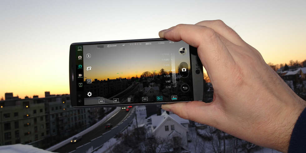 KAMERAMOBIL: LG V10 har et utmerket kamera om bord som blant annet lar deg fotografere i råformat, og styre eksponering og fokus manuelt både under fotografering og filming. KAMERAMOBIL: LG V10 har et utmerket kamera om bord som blant annet lar deg fotografere i råformat, og styre eksponering og fokus manuelt både under fotografering og filming.