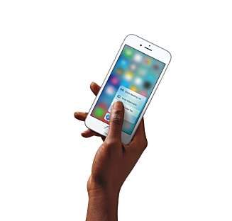 3D TOUCH: En trykkfølsom skjerm som kjenner hvor hardt du trykker er en av de store nyhetene på iPhone 6s. 3D TOUCH: En trykkfølsom skjerm som kjenner hvor hardt du trykker er en av de store nyhetene på iPhone 6s.
