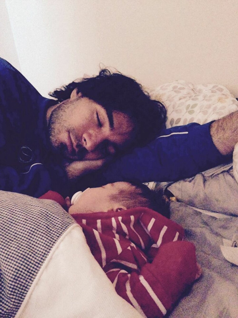 PAPPAJENTE: Kaitlin er trygg sammen med pappa Federico. PAPPAJENTE: Kaitlin er trygg sammen med pappa Federico.