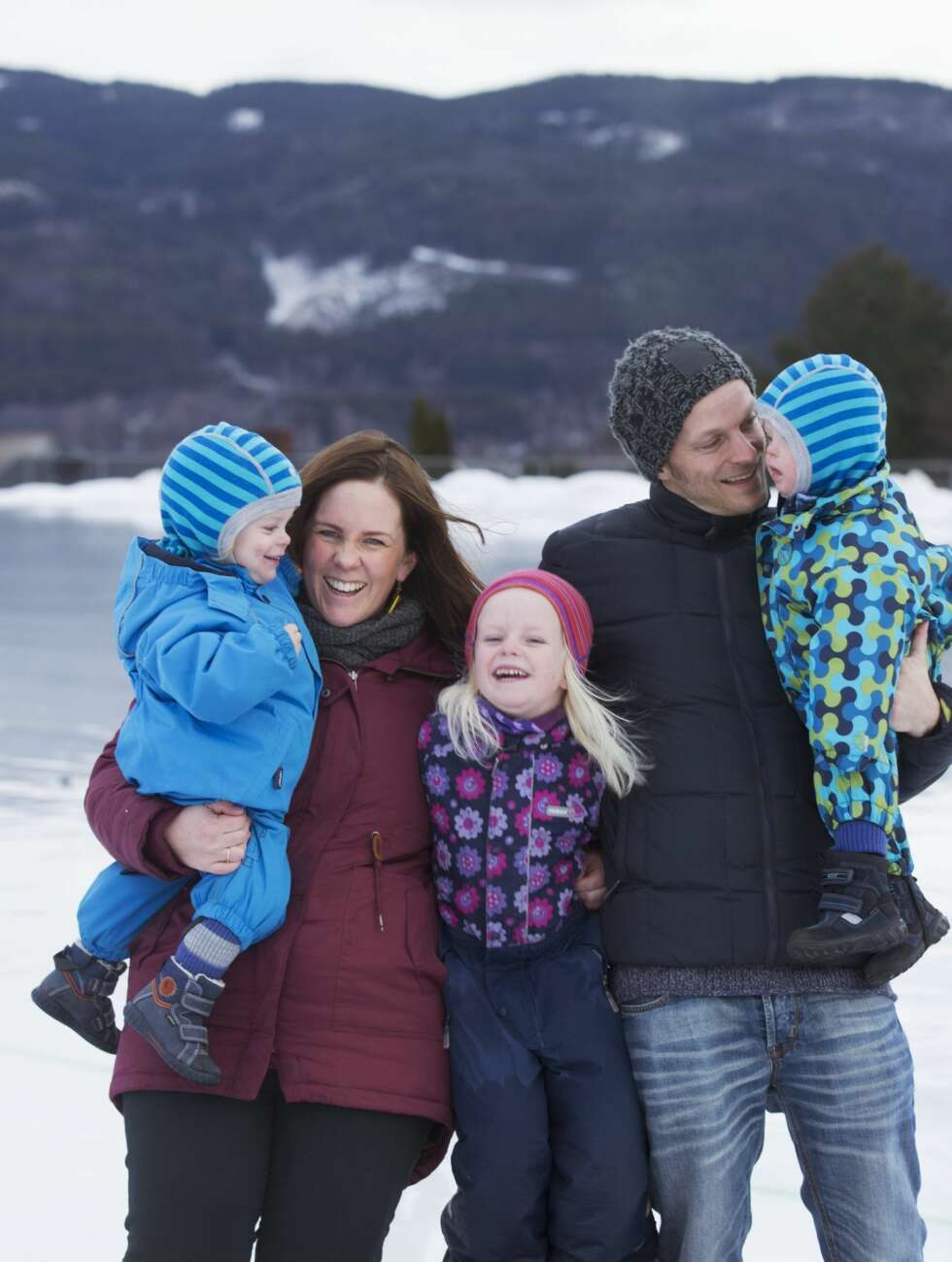 GLAD FAMILIE: Det ble mange utfordringer da det plutselig skulle komme tvillinger, men nå er familien godt på plass i rutinene sine. GLAD FAMILIE: Det ble mange utfordringer da det plutselig skulle komme tvillinger, men nå er familien godt på plass i rutinene sine.
