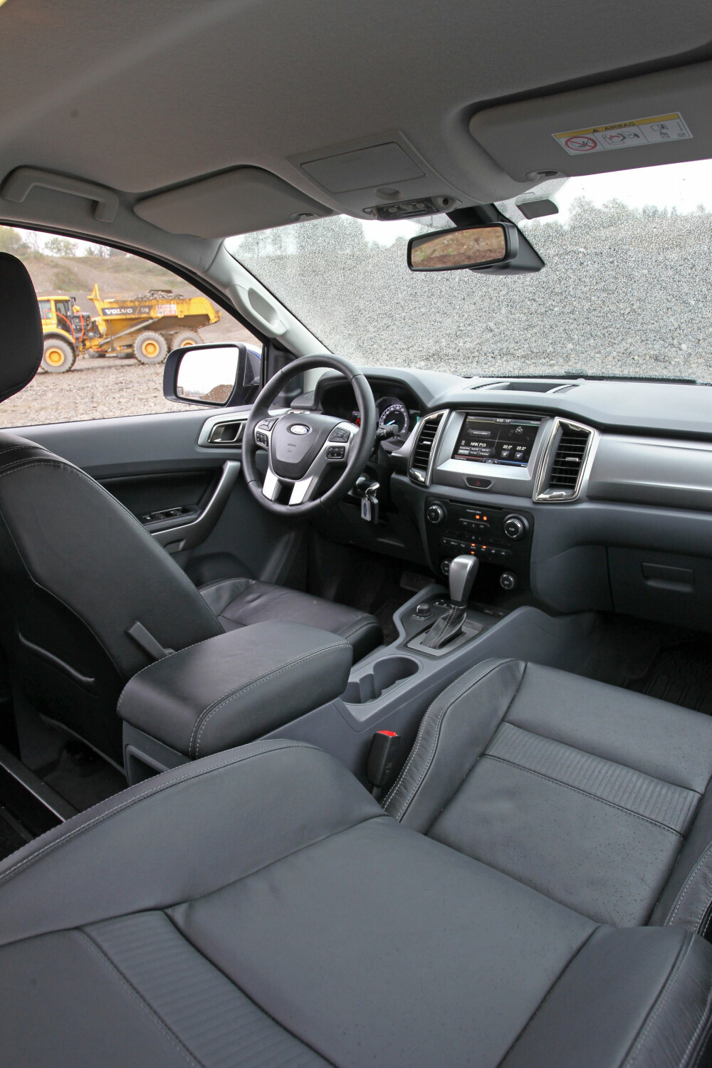 NESTEN MONDEO: Ford tilbyr full sikkerhetspakke i Ranger, med stort sett akkurat de samme tingene du får i en påkostet Mondeo. Bilens adaptive cruisekontroll fungerer godt. NESTEN MONDEO: Ford tilbyr full sikkerhetspakke i Ranger, med stort sett akkurat de samme tingene du får i en påkostet Mondeo. Bilens adaptive cruisekontroll fungerer godt.